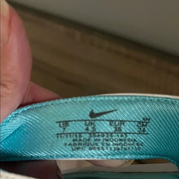 Nike Women's Sandals in White and Teal size 7 - Picture 5 of 6
